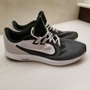 Nike Down shifter jogging sneaker